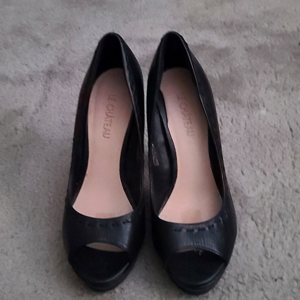 Le chateau peep toe heels with stiching detail around opening